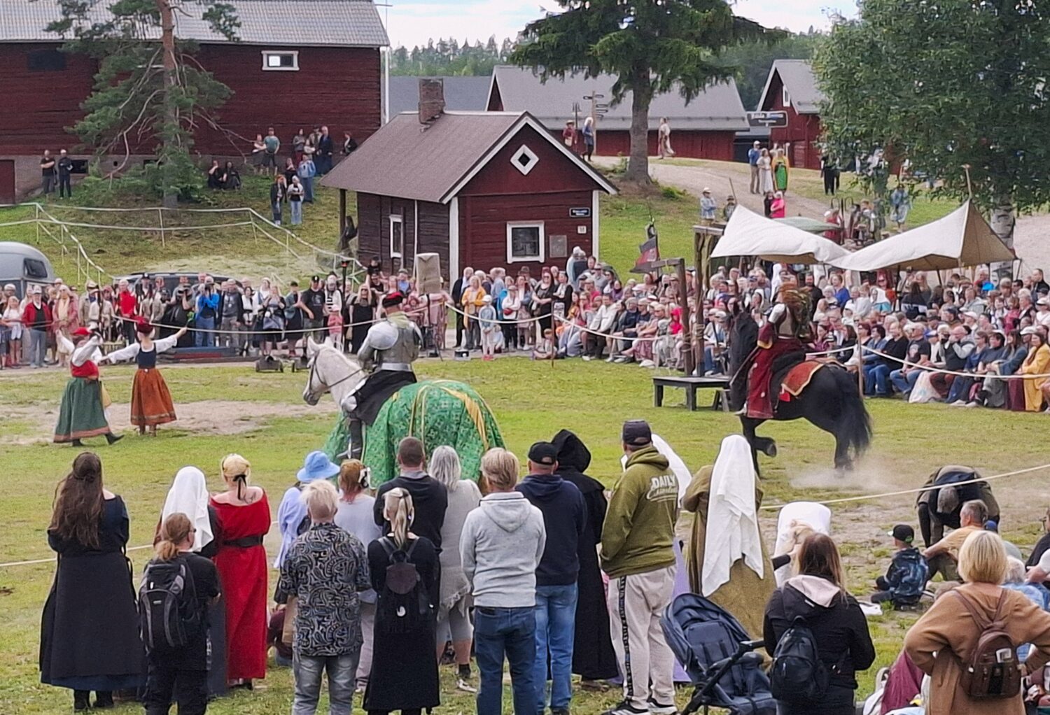 Tomi Metsäketo kruunasi Tapani Kansan roolissaan Kouvolan seudun musiikkinäytelmien tämän kesän. Jaala Areenan kävijämäärä nousee yli 31 000:een! 2 Tomi Metsäketo kruunasi Tapani Kansan roolissaan Kouvolan seudun musiikkinäytelmien tämän kesän. Jaala Areenan kävijämäärä nousee yli 31 000:een! 2