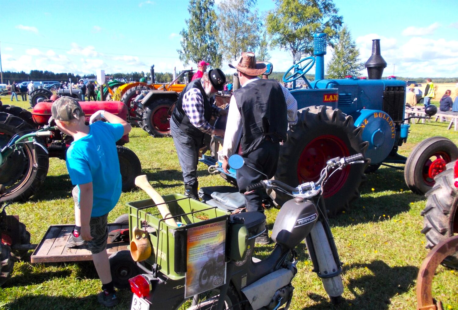 Jokelan museon Vanhan ajan päivillä la-su 26.–27.8.2023 voi tehdä seikkailun maaseudun entisajan koneiden ja työmenetelmien äärelle häkellyttävän isosti 2