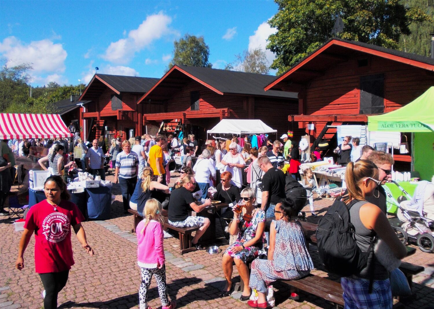 Loviisan Laivasillalla 30.07.-2.8.2026 järjestettävä moniulotteinen musiikkijuhla SALTFEST täyttää yleisön toiveet erilaisesta kesäfestarista. Torstai-illan ohjelman avaa Vilma Jää Loviisan kirkossa. 4 Loviisan Laivasillalla 30.07.-2.8.2026 järjestettävä moniulotteinen musiikkijuhla SALTFEST täyttää yleisön toiveet erilaisesta kesäfestarista. Torstai-illan ohjelman avaa Vilma Jää Loviisan kirkossa. 3