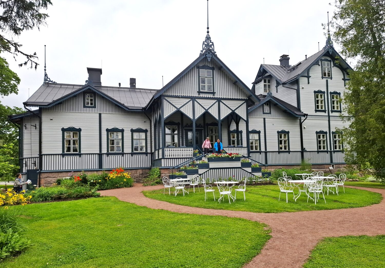 Maailmanperintökohde Verlassa avattiin vanhaan loistoonsa entisöity Patruunan Pytinki tehdaskylän kävijöille ja ravintola-asiakkaille 2