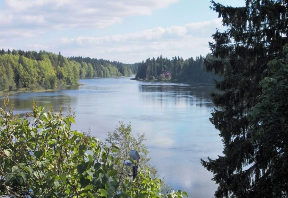 Kymijoki Kallioniemen lavan kohdalla