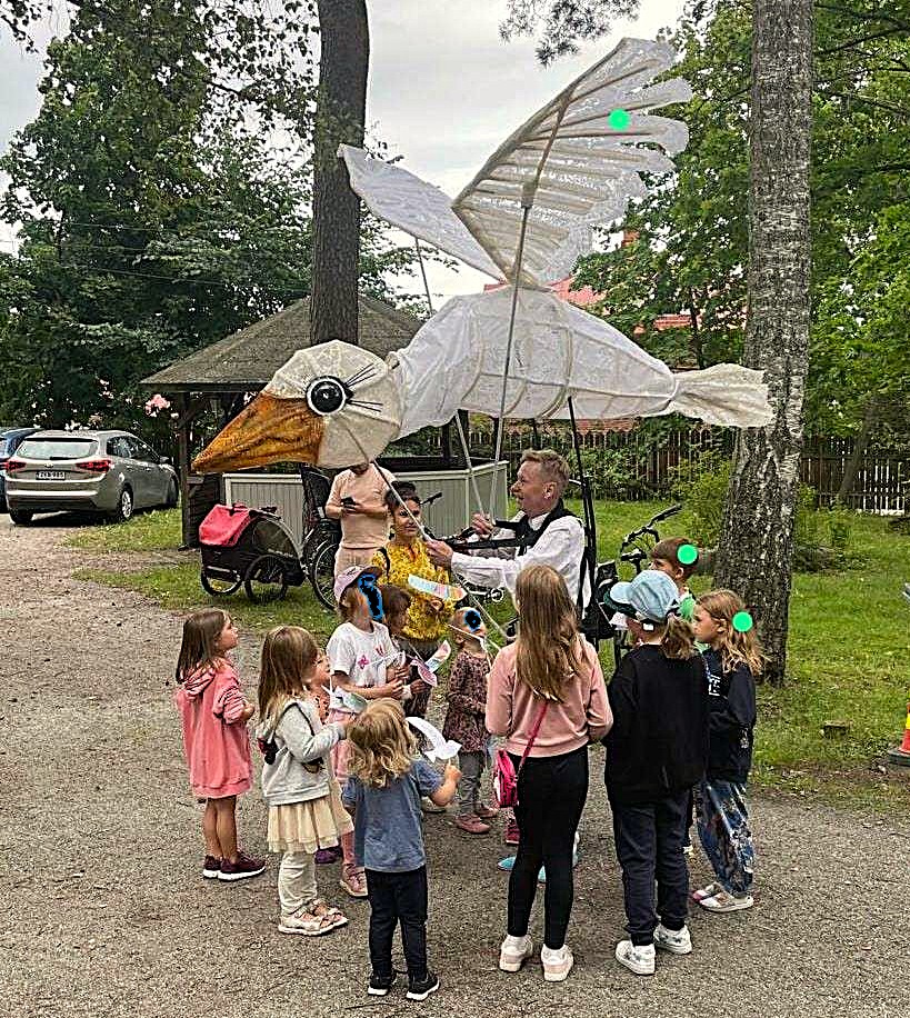 Verlan maksuttoman Taidelauantain ohjelmisto täyttyy 23.5.2026 klo 11-15 Lasten teatteritapahtuma KUULAAN esityksistä 4 Verlan maksuttoman Taidelauantain ohjelmisto täyttyy 23.5.2026 klo 11-15 Lasten teatteritapahtuma KUULAAN esityksistä 4